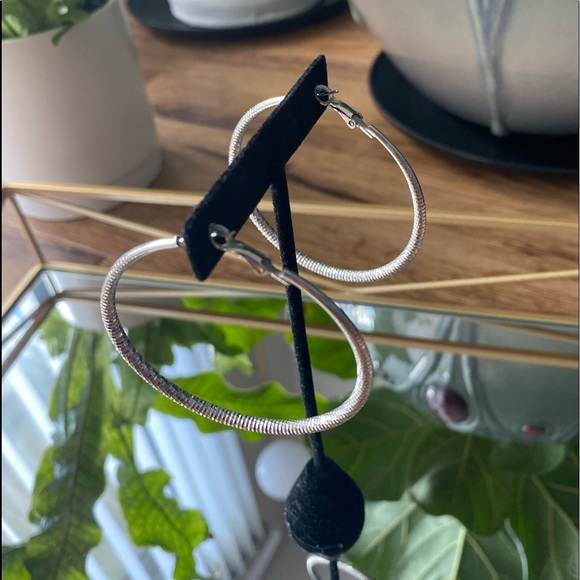 SET OF 2 XL HOPP EARRINGS - Picture 9 of 11